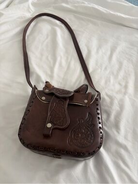 Vtg Hand-Tooled Brown Leather sadal Crossbody Bag made in Mexico